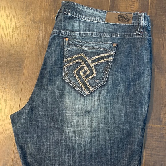 NYC Hydraulic Denim Stretchy Jean Shorts - Picture 2 of 6